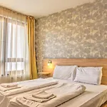 Center Apartahotel