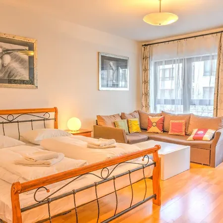 Aparthotel Center