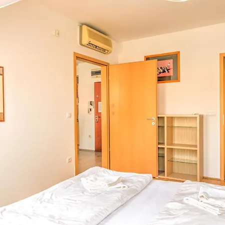 Aparthotel Center