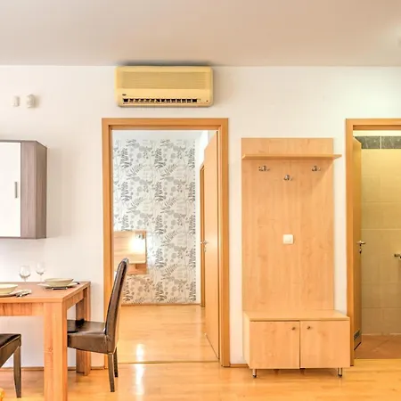 Aparthotel Center *