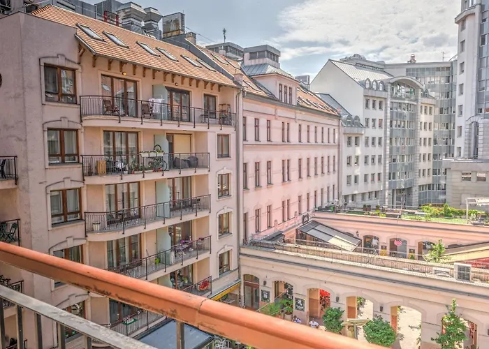 Center Aparthotel 4*